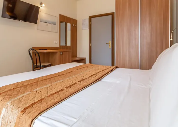 فندق Hotel City 3*