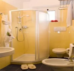 Hotel City ريميني