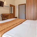 מלון Hotel City 3*
