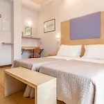 Hotel City מלון