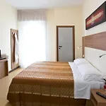 מלון Hotel City 3*